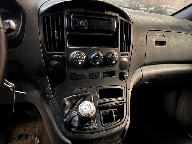 Hyundai - h 300 - 2.5 crdi dynamic dubbel cabine 2-vdh-08 - afbeelding 2 van  13