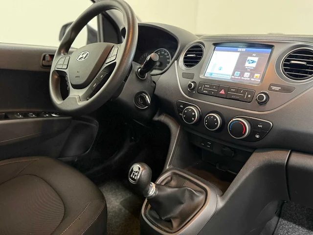 Hyundai - i10 - personenauto - 2018 - afbeelding 2 van  28