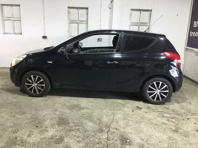 Hyundai - i20 - 1.2i active - jb-594-t - afbeelding 2 van  19