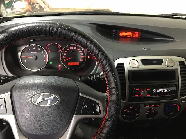 Hyundai - i20 - 1.2i dynamic - 21-jpg-6 - afbeelding 2 van  20