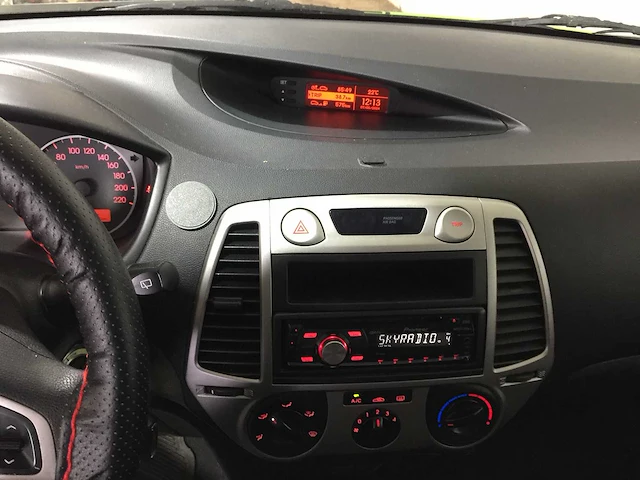 Hyundai - i20 - 1.2i dynamic - 21-jpg-6 - afbeelding 6 van  20
