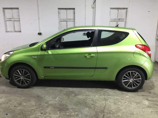 Hyundai - i20 - 1.2i dynamic - 21-jpg-6 - afbeelding 12 van  20