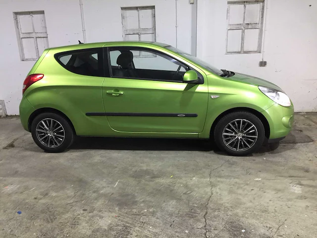 Hyundai - i20 - 1.2i dynamic - 21-jpg-6 - afbeelding 17 van  20
