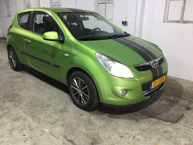 Hyundai - i20 - 1.2i dynamic - 21-jpg-6 - afbeelding 18 van  20