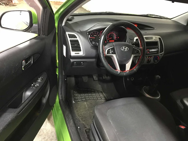 Hyundai - i20 - 1.2i dynamic - 21-jpg-6 - afbeelding 20 van  20