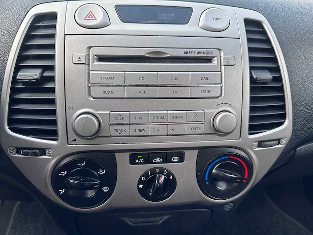 Hyundai - i20 - 1.2i dynamic - 35-jsh-6 - afbeelding 3 van  17