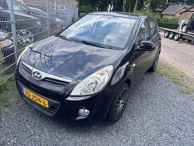 Hyundai - i20 - 1.2i dynamic - 35-jsh-6 - afbeelding 1 van  17