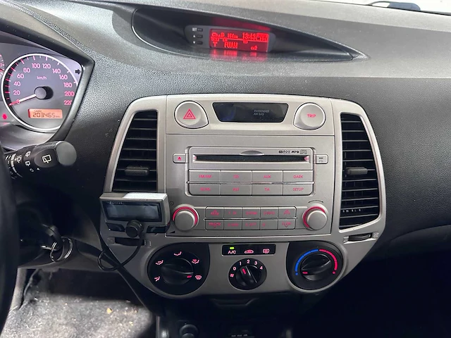 Hyundai - i20 - 1.2i dynamic - 78-xgv-3 - afbeelding 5 van  20