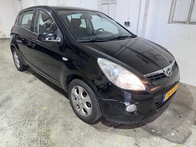 Hyundai - i20 - 1.2i dynamic - 78-xgv-3 - afbeelding 18 van  20
