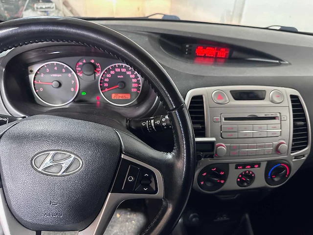 Hyundai - i20 - 1.2i dynamic - 78-xgv-3 - afbeelding 20 van  20