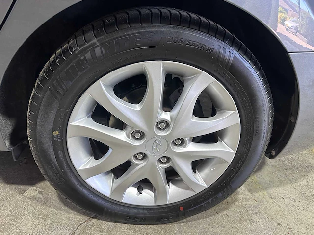 Hyundai - i30 cw - 1.6i dynamic bns - 63-lfd-6 - afbeelding 11 van  22
