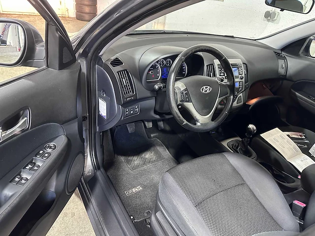 Hyundai - i30 cw - 1.6i dynamic bns - 63-lfd-6 - afbeelding 22 van  22