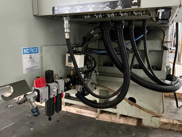 Hyundai - kia hk-v1000 - cnc milling machine - 2006 - afbeelding 11 van  24