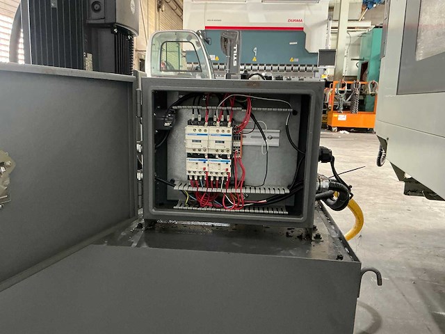 Hyundai - kia hk-v1000 - cnc milling machine - 2006 - afbeelding 17 van  24