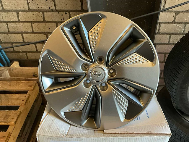 Hyundai 17 inch velg (4x) - afbeelding 2 van  3