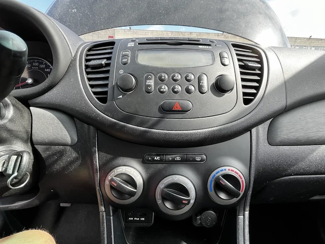 Hyundai i10 1.0i comfort bluedrive 69,2013 - afbeelding 2 van  35