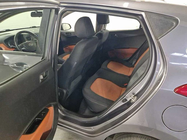 Hyundai i10 1.0i go; 9-zng-00 - afbeelding 16 van  17
