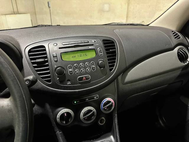 Hyundai i10 1.25i dynamic cool 77pk 2010, 76-ldd-4 - afbeelding 18 van  37