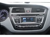 Hyundai i20 1.2 hp i-motion prem, 4-zpl-15 - afbeelding 2 van  18