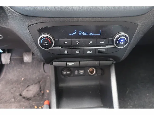 Hyundai i20 1.2 hp i-motion prem, 4-zpl-15 - afbeelding 3 van  18