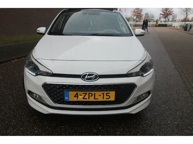 Hyundai i20 1.2 hp i-motion prem, 4-zpl-15 - afbeelding 10 van  18