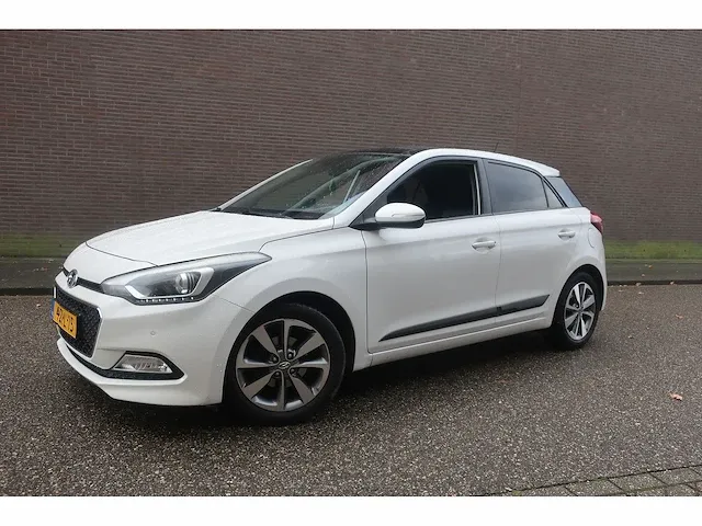 Hyundai i20 1.2 hp i-motion prem, 4-zpl-15 - afbeelding 1 van  18