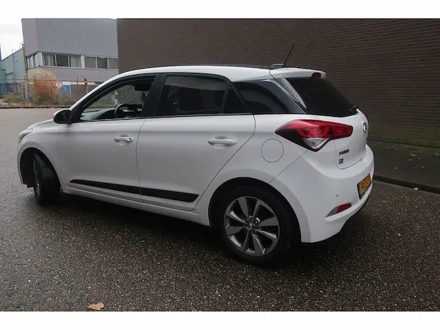 Hyundai i20 1.2 hp i-motion prem, 4-zpl-15 - afbeelding 11 van  18