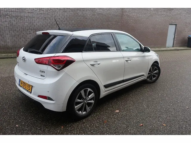 Hyundai i20 1.2 hp i-motion prem, 4-zpl-15 - afbeelding 13 van  18