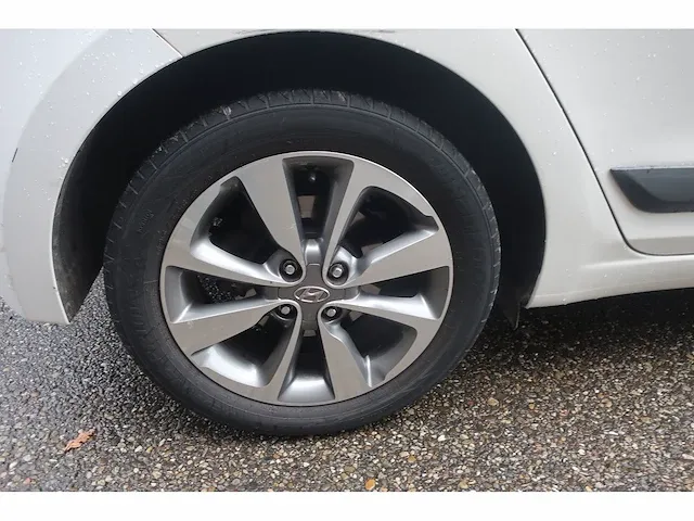 Hyundai i20 1.2 hp i-motion prem, 4-zpl-15 - afbeelding 14 van  18