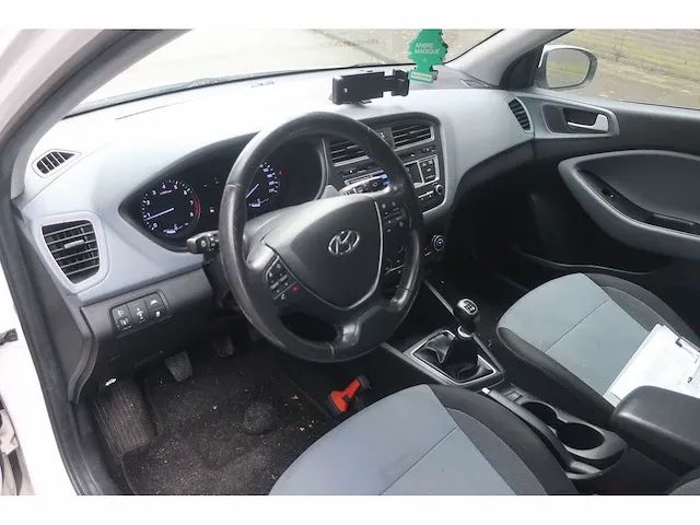Hyundai i20 1.2 hp i-motion prem, 4-zpl-15 - afbeelding 15 van  18