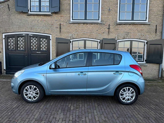 Hyundai i20 1.4i airco dynamic 5-deurs, 15-jkz-8 - afbeelding 12 van  19