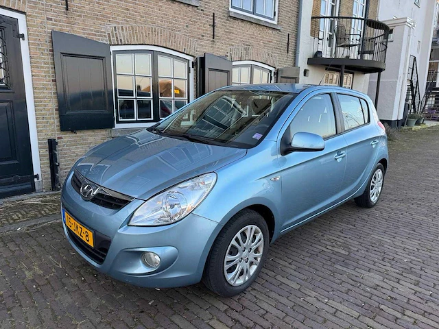 Hyundai i20 1.4i airco dynamic 5-deurs 57000 km 15-jkz-8 - afbeelding 1 van  19