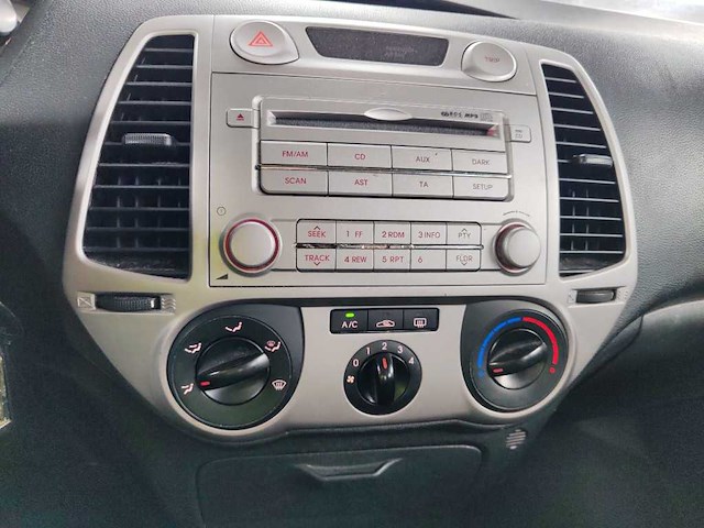 Hyundai i20 1.4i dynamicversion, 56-jfd-9 - afbeelding 12 van  12