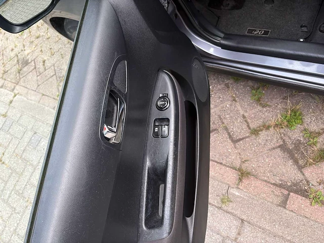 Hyundai i20 1.4i i-motion , 98-phh-1 - afbeelding 3 van  29