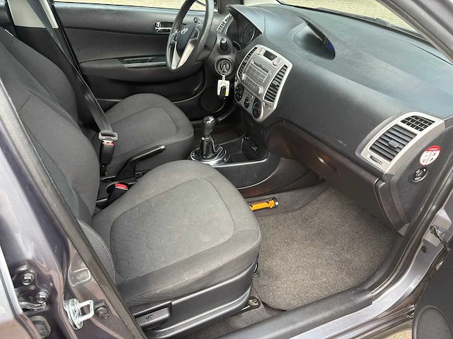 Hyundai i20 1.4i i-motion , 98-phh-1 - afbeelding 11 van  29