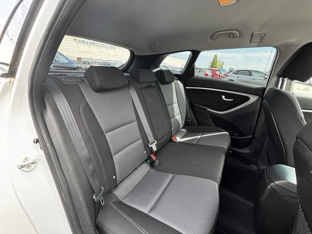 Hyundai i30 1.6 crdi cool isg 110,2016 - afbeelding 14 van  24