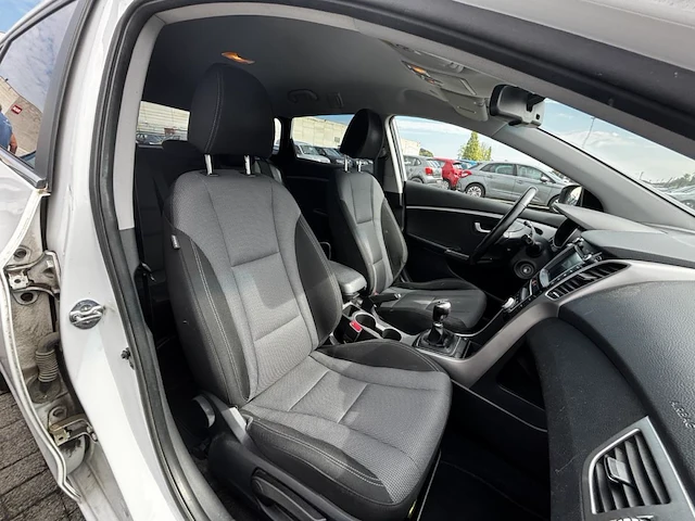 Hyundai i30 1.6 crdi cool isg 110,2016 - afbeelding 15 van  24