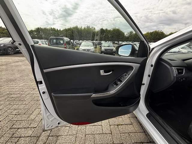 Hyundai i30 1.6 crdi cool isg 110,2016 - afbeelding 22 van  24