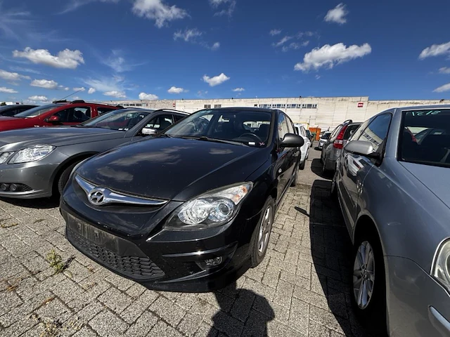 Hyundai i30 classic crdi 90 blue, 2010 - afbeelding 1 van  35