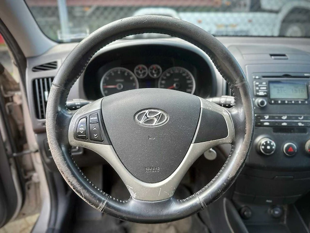 Hyundai i30 cw 1.6i dynamic, 12-zn-fb - afbeelding 2 van  14