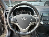 Hyundai i30 cw 1.6i dynamic, 12-zn-fb - afbeelding 2 van  14