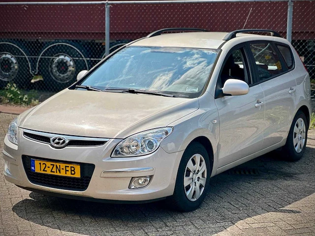 Hyundai i30 cw 1.6i dynamic, 12-zn-fb - afbeelding 1 van  14
