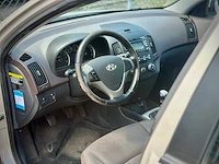 Hyundai i30 cw 1.6i dynamic, 12-zn-fb - afbeelding 12 van  14