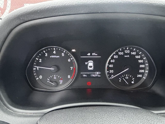 Hyundai i30 fastback life t-gdi,2018 - afbeelding 2 van  25