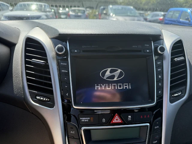 Hyundai i30 sw 1.6 crdi lounge 110, 2016 - afbeelding 2 van  29