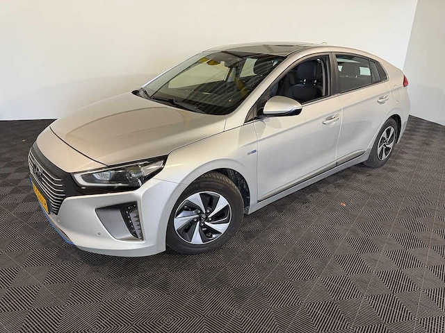 Hyundai ioniq 1.6 gdi first edition. kk-092-h - afbeelding 1 van  17