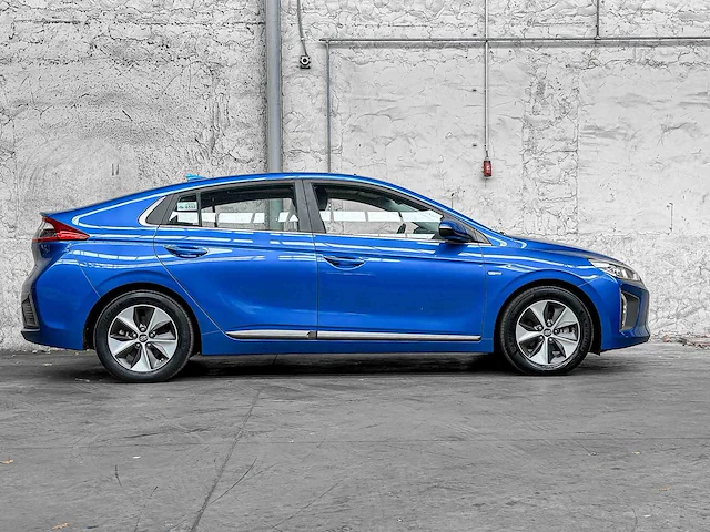 Hyundai ioniq premium ev 120pk 2018, rl-739-s - afbeelding 2 van  46