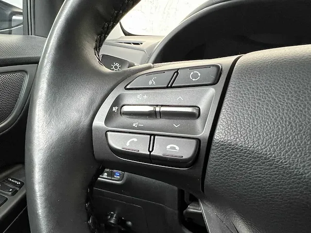 Hyundai kona ev premium 64 kwh 204pk 2019 (origineel-nl + 1e eigenaar), zf-719-j - afbeelding 32 van  51