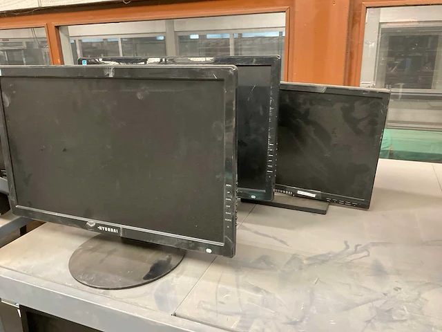 Hyundai monitor (3x) - afbeelding 1 van  4