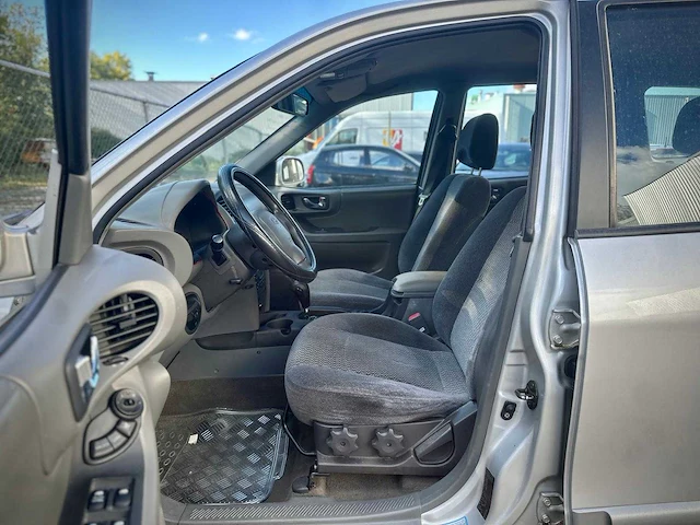 Hyundai santa fe 2.7i v6 4wd style automaat, 73-nt-tf - afbeelding 12 van  15